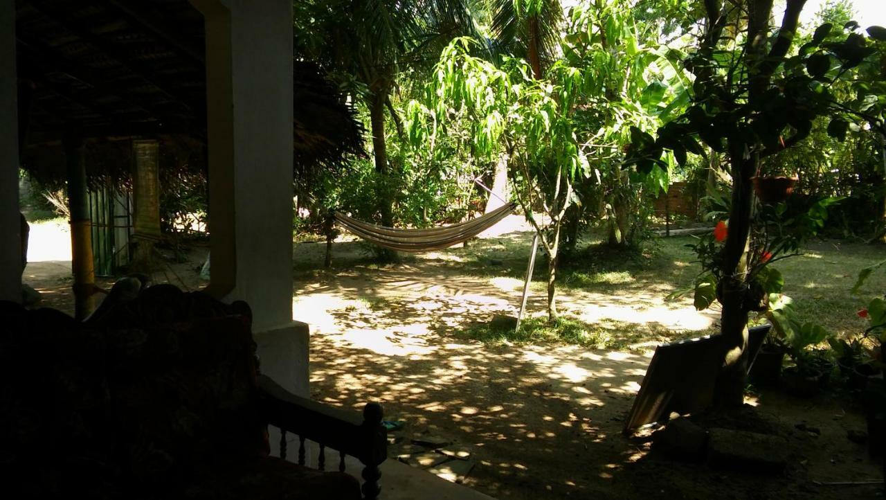 Thevindu Guest & Redmud Resturent Banduramulla Exterior photo